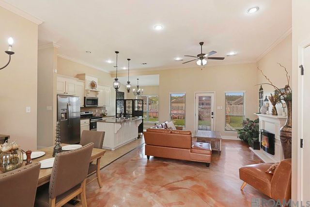 28319 Lake Sabine Dr, Livingston, LA 70754