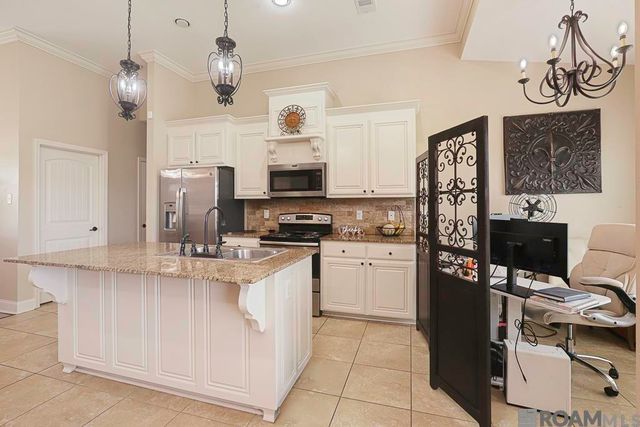 28319 Lake Sabine Dr, Livingston, LA 70754