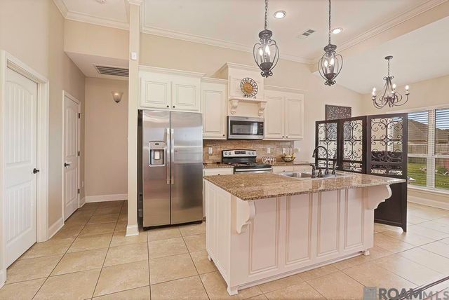 28319 Lake Sabine Dr, Livingston, LA 70754