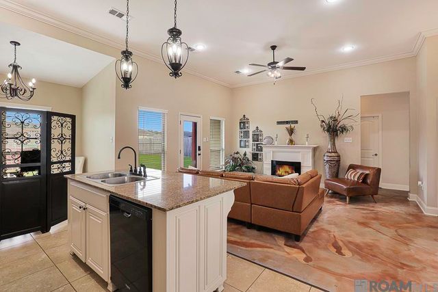 28319 Lake Sabine Dr, Livingston, LA 70754