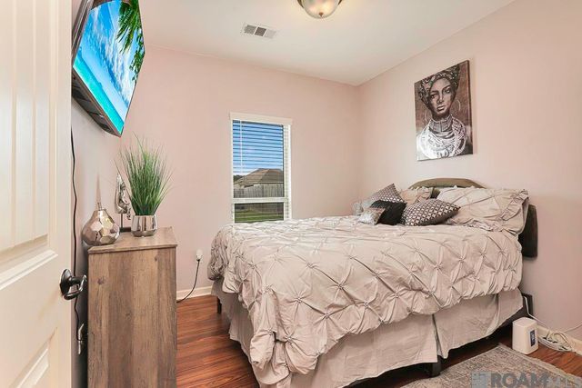 28319 Lake Sabine Dr, Livingston, LA 70754