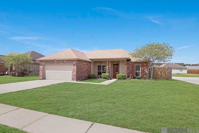 28319 Lake Sabine Dr, Livingston, LA 70754