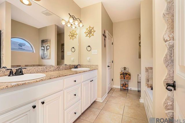 28319 Lake Sabine Dr, Livingston, LA 70754