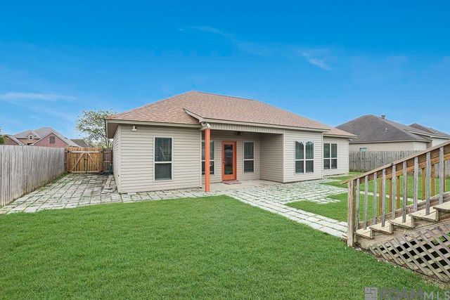 28319 Lake Sabine Dr, Livingston, LA 70754