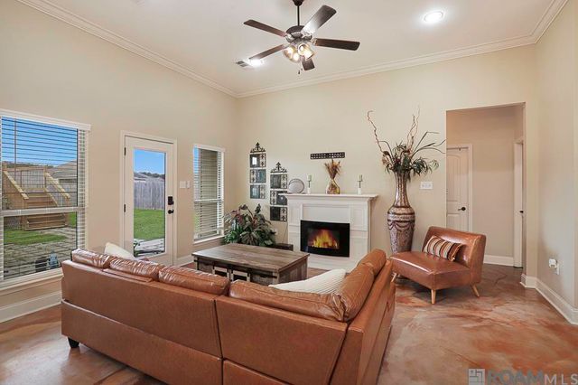 28319 Lake Sabine Dr, Livingston, LA 70754