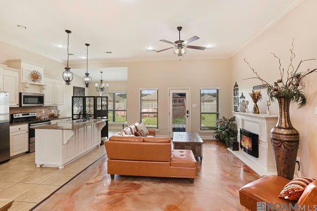 28319 Lake Sabine Dr, Livingston, LA 70754