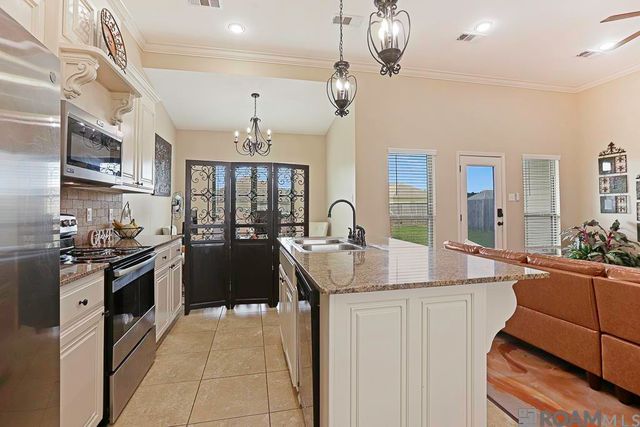 28319 Lake Sabine Dr, Livingston, LA 70754