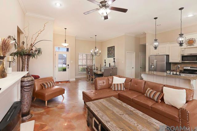 28319 Lake Sabine Dr, Livingston, LA 70754