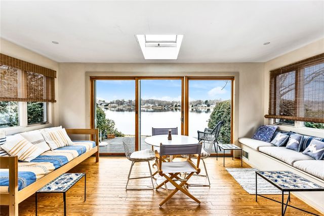 33 Samoset Avenue, Barrington, RI 02806