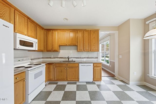 428 Sawgrass Hill Court, Cary, NC 27519