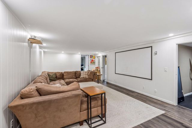 1249 Pinewood Court, Woodbury, MN 55125