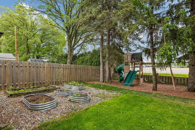 1249 Pinewood Court, Woodbury, MN 55125
