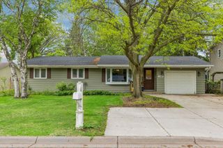 1249 Pinewood Court, Woodbury, MN 55125
