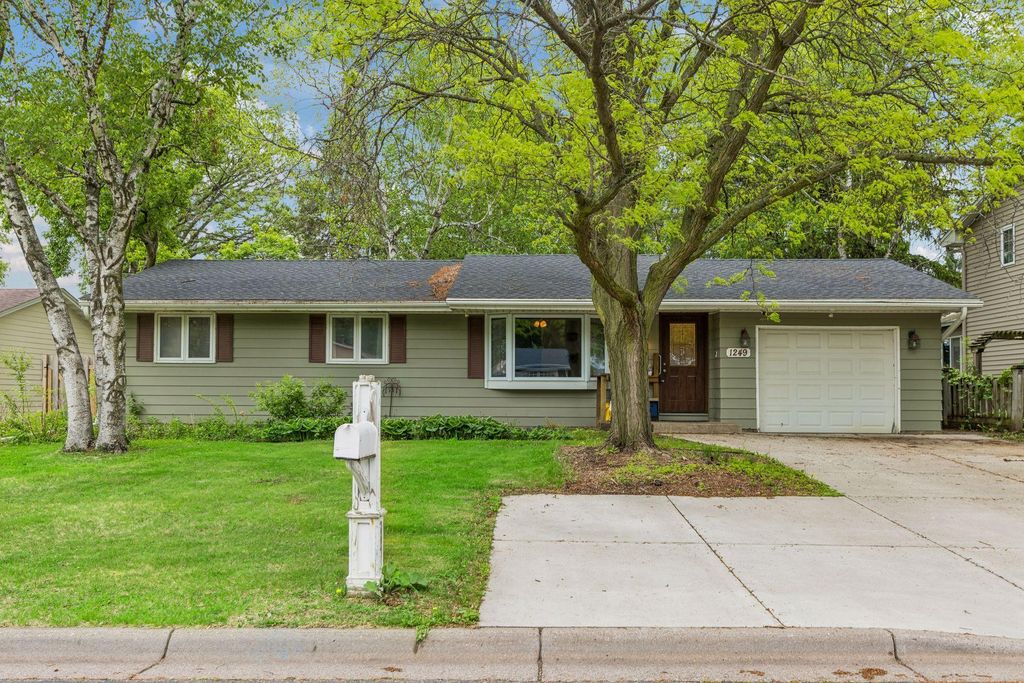1249 Pinewood Court, Woodbury, MN 55125