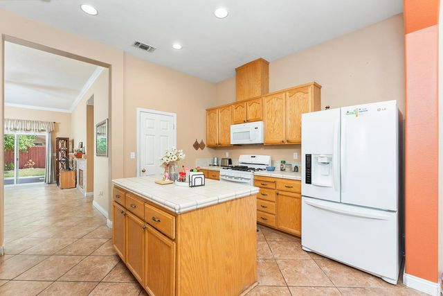 737 Farnham Ave, Woodland, CA 95776