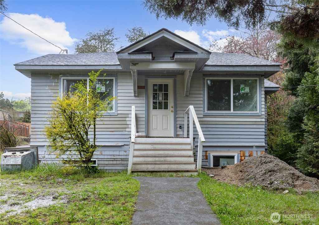 9617 15th Avenue NE, Seattle, WA 98115