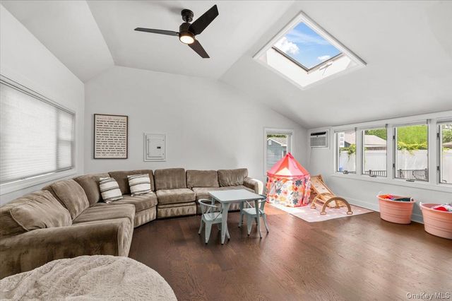78 Broadway, Bethpage, NY 11714