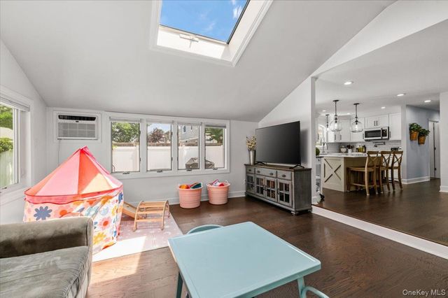 78 Broadway, Bethpage, NY 11714
