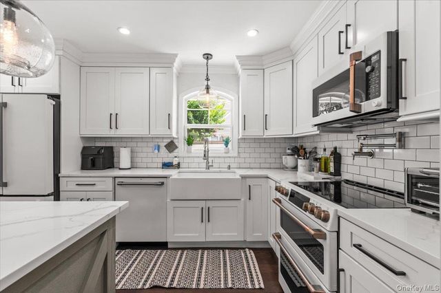 78 Broadway, Bethpage, NY 11714