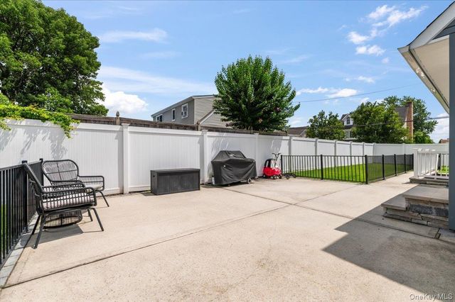 78 Broadway, Bethpage, NY 11714