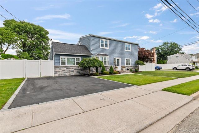 78 Broadway, Bethpage, NY 11714