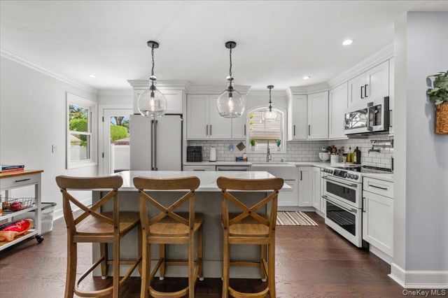 78 Broadway, Bethpage, NY 11714
