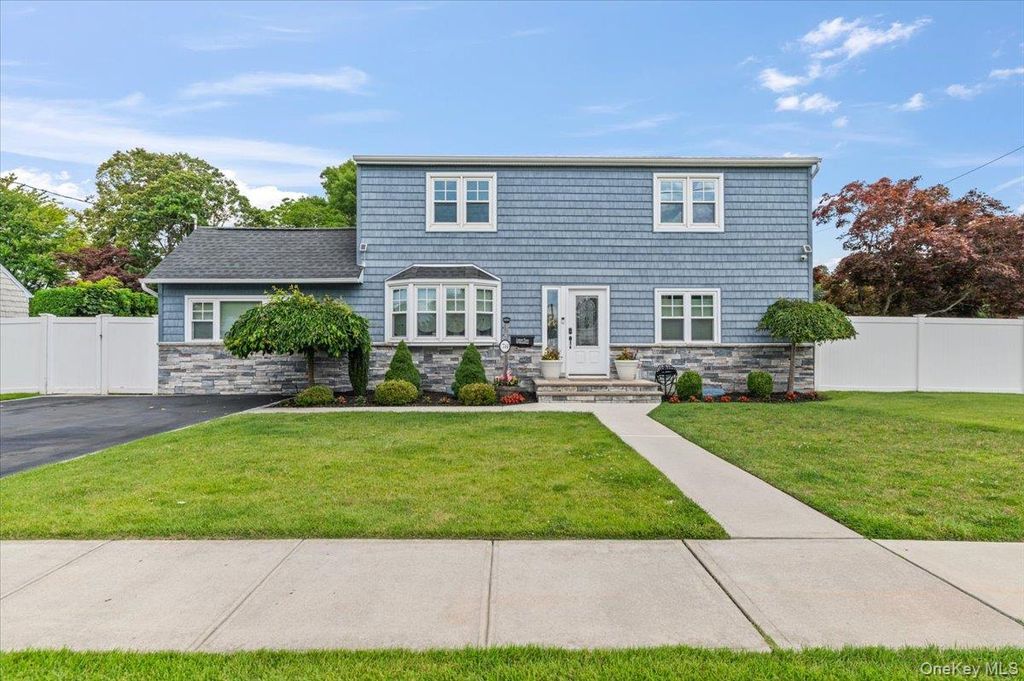 78 Broadway, Bethpage, NY 11714