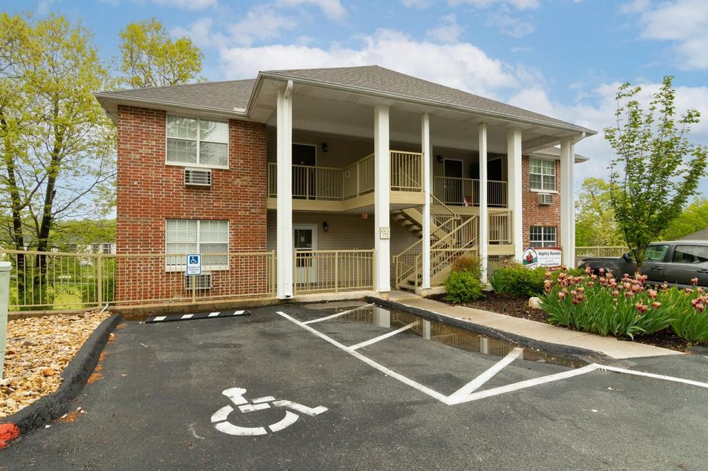 200 Golfview Drive, 2, Branson, MO 65616