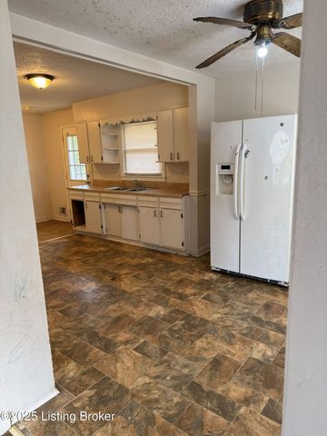 4915 Manslick Rd, Louisville, KY 40216