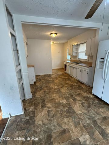 4915 Manslick Rd, Louisville, KY 40216