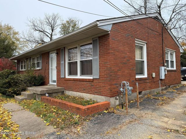 4915 Manslick Rd, Louisville, KY 40216