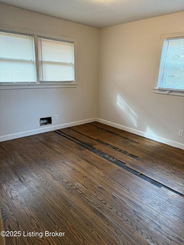 4915 Manslick Rd, Louisville, KY 40216