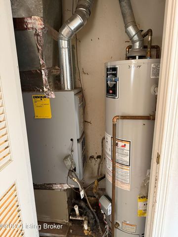 4915 Manslick Rd, Louisville, KY 40216