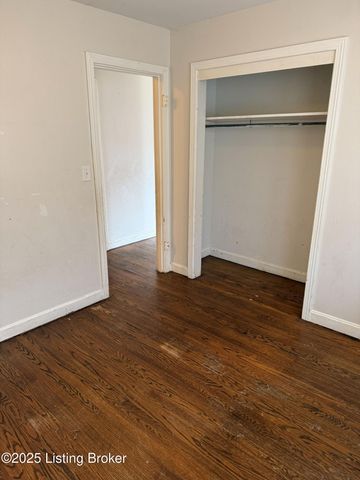 4915 Manslick Rd, Louisville, KY 40216