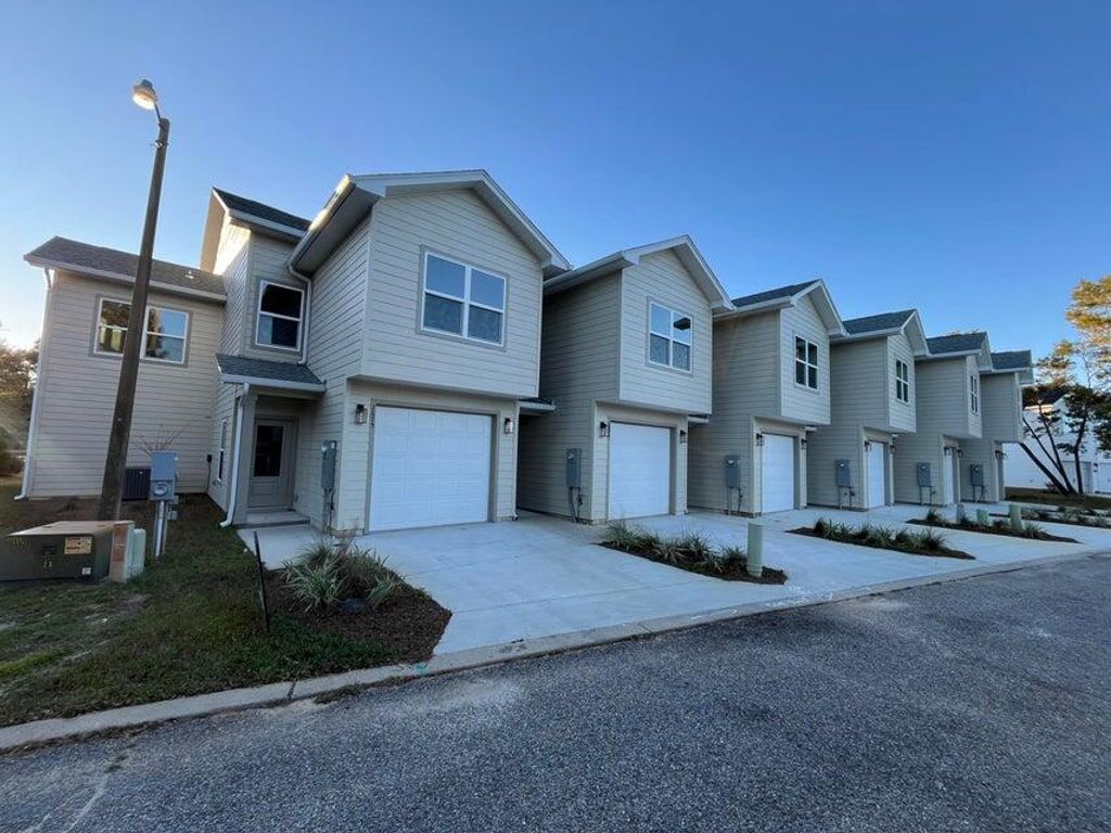 2879 Leahs Lane, Navarre, FL 32566