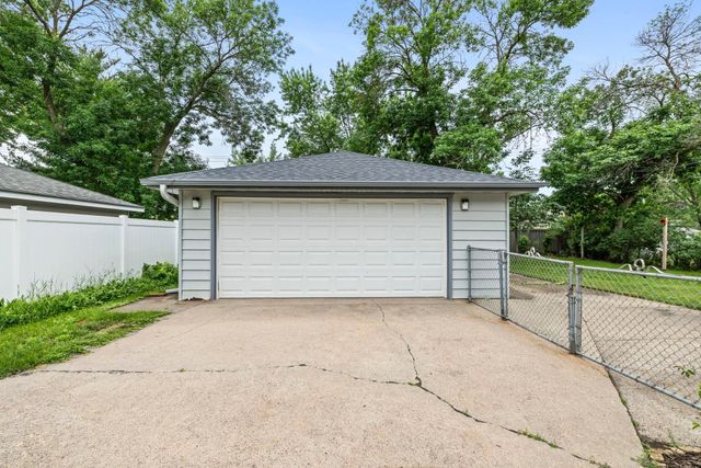 2900 115th Lane NW, Coon Rapids, MN 55433