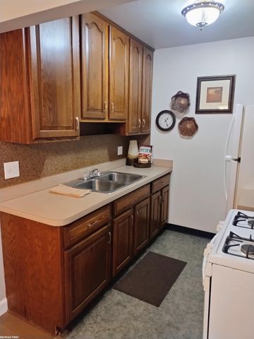 45547 Kensington Street, Utica, MI 48317