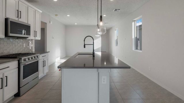 1502 Brillo Del Cielo Street NW, Los Lunas, NM 87031