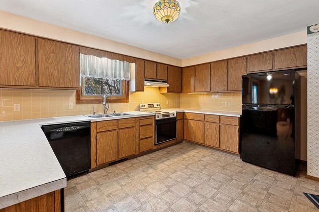 W6515 GREENVILLE DRIVE, Greenville, WI 54942