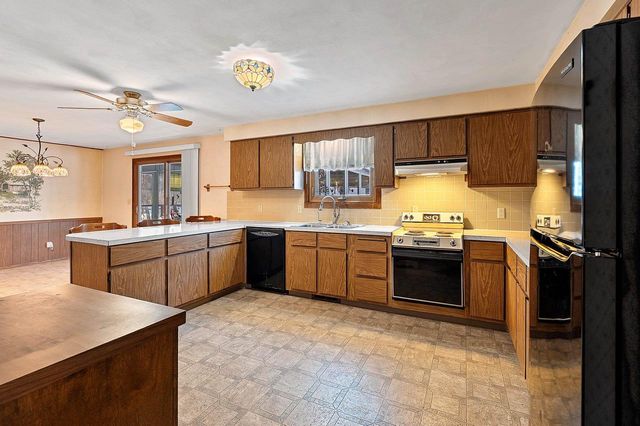 W6515 GREENVILLE DRIVE, Greenville, WI 54942