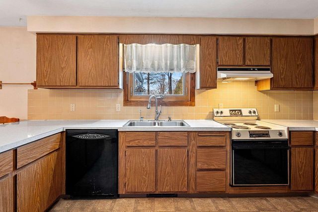 W6515 GREENVILLE DRIVE, Greenville, WI 54942