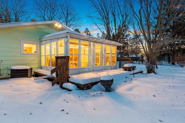 W6515 GREENVILLE DRIVE, Greenville, WI 54942