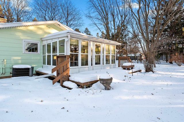 W6515 GREENVILLE DRIVE, Greenville, WI 54942