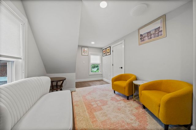 2 Stones Ct, Framingham, MA 01701
