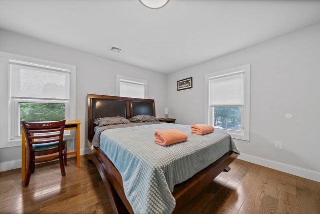 2 Stones Ct, Framingham, MA 01701