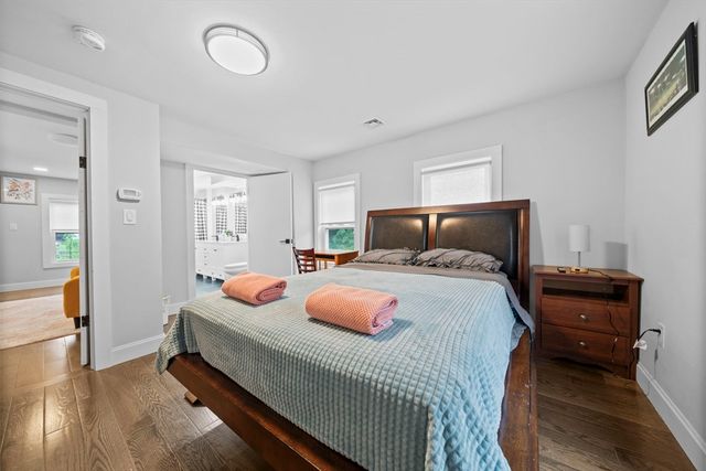 2 Stones Ct, Framingham, MA 01701