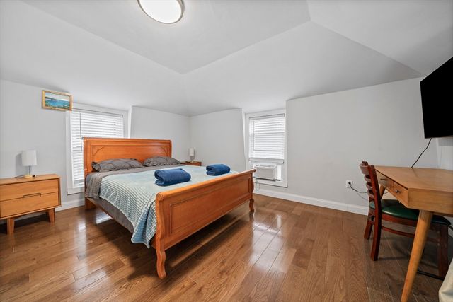 2 Stones Ct, Framingham, MA 01701