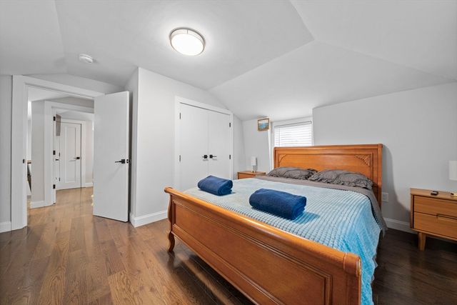2 Stones Ct, Framingham, MA 01701