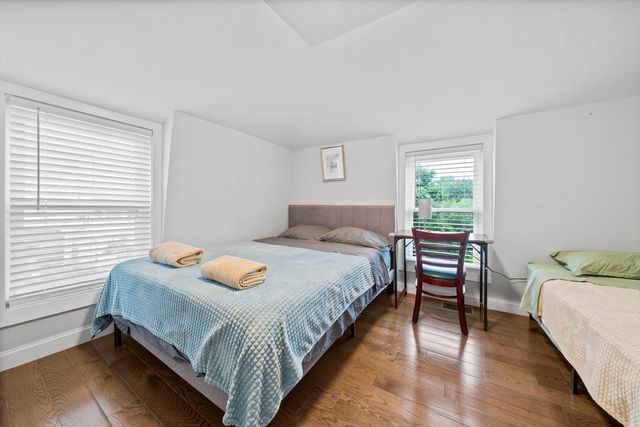 2 Stones Ct, Framingham, MA 01701