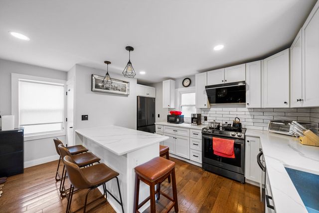2 Stones Ct, Framingham, MA 01701